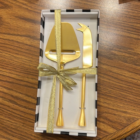 NWT Cheese serving set. Gold finish. - Picture 2 of 7